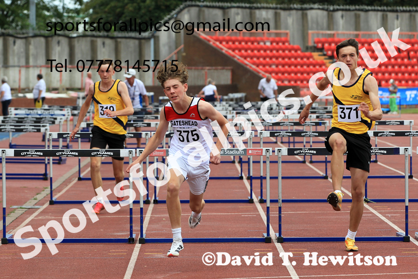 Hurdles, Gateshead Tartan Games.  Photo: David T. Hewitson/Sports for All Pics